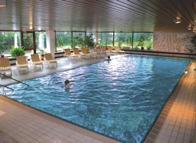 Schwimmbad im Hotel